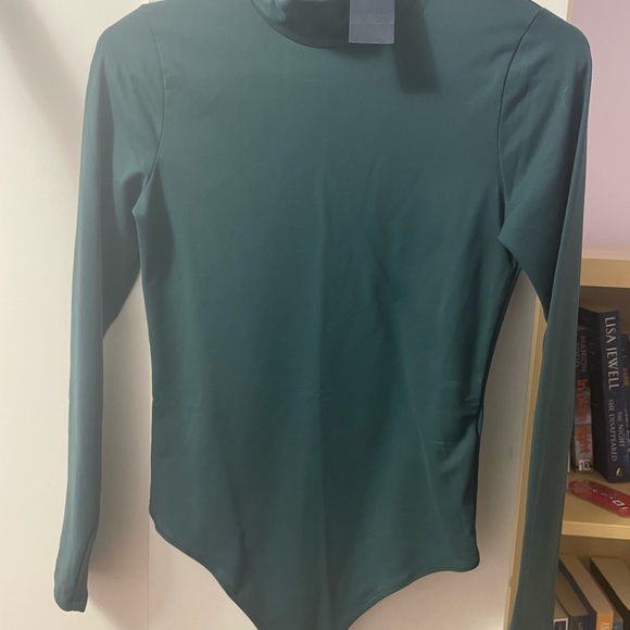 Hollister turtle neck bodysuit - Picture 3 of 3